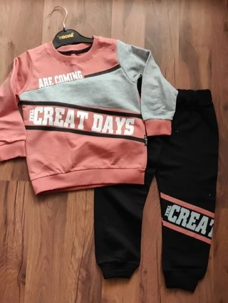 Костюм с кофтой и штанами