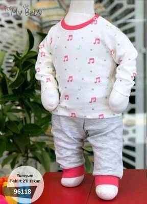 Детский костюм с музыкальным рисунком