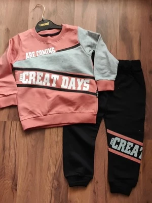 Костюм с кофтой и штанами